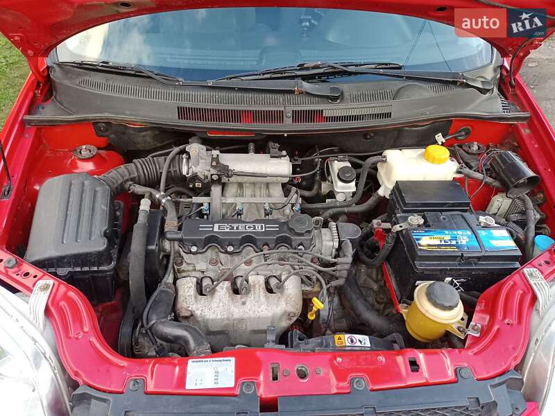Седан Chevrolet Aveo 2006 в Ромнах