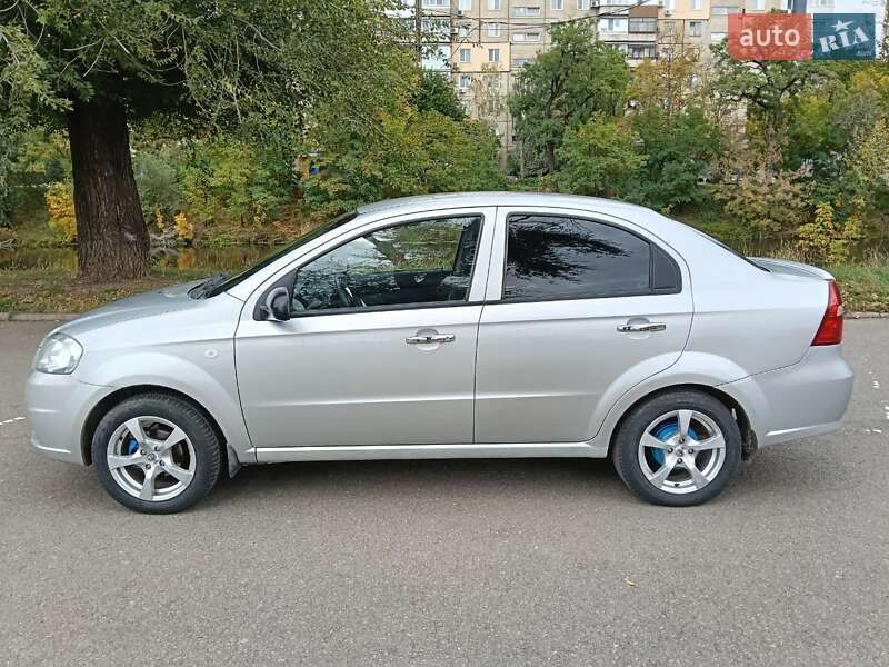 Седан Chevrolet Aveo 2009 в Кривом Роге