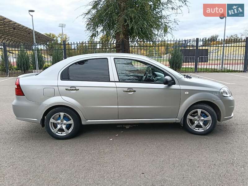 Седан Chevrolet Aveo 2009 в Кривом Роге