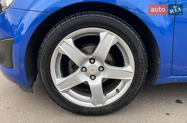 Хетчбек Chevrolet Aveo 2012 в 