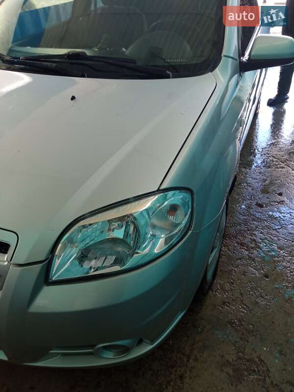 Седан Chevrolet Aveo 2008 в Киеве