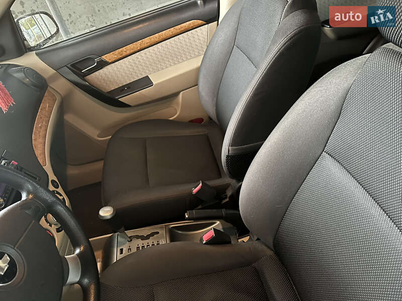 Седан Chevrolet Aveo 2008 в Синельниково