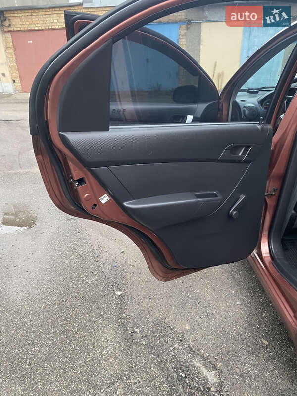 Седан Chevrolet Aveo 2011 в Софіївській Борщагівці