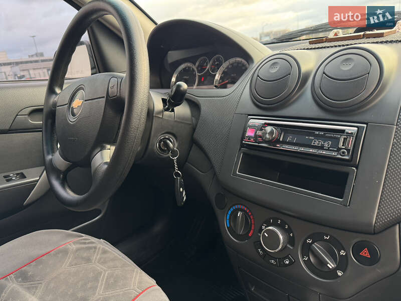 Седан Chevrolet Aveo 2011 в Киеве