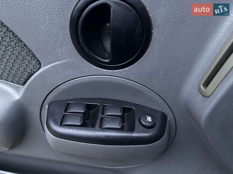 Седан Chevrolet Aveo 2005 в Киеве фото 10 Седан Chevrolet Aveo 2005 в Киеве