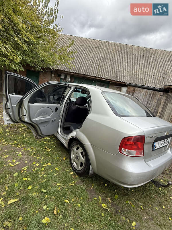 Седан Chevrolet Aveo 2004 в Кагарлику
