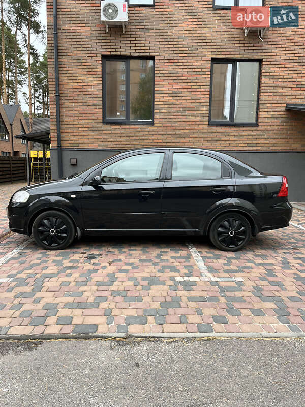 Седан Chevrolet Aveo 2010 в Киеве