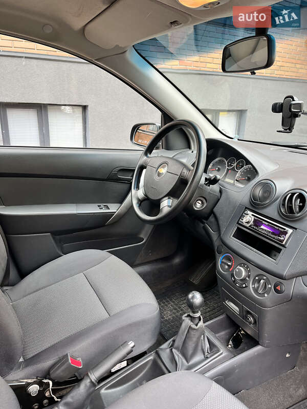 Седан Chevrolet Aveo 2010 в Киеве