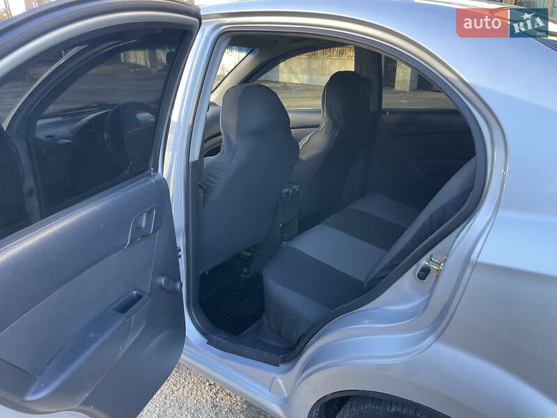 Седан Chevrolet Aveo 2006 в Ивано-Франковске