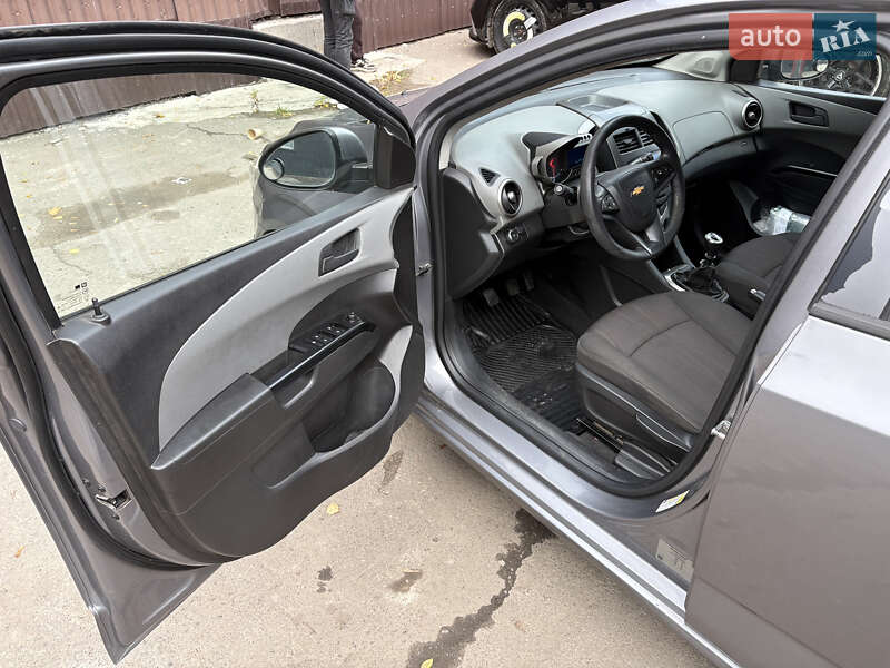 Хэтчбек Chevrolet Aveo 2012 в Ровно