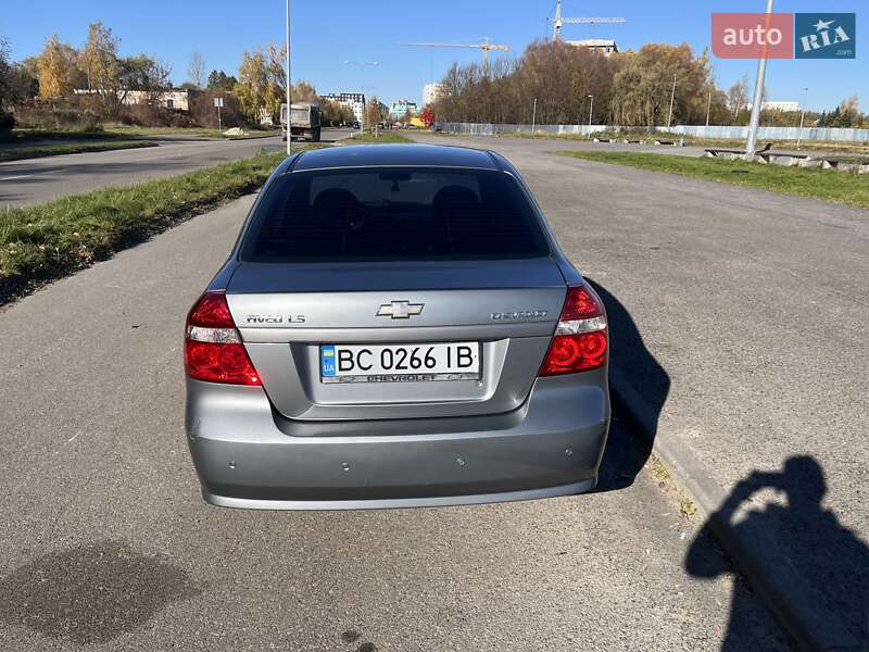 Седан Chevrolet Aveo 2009 в Львове