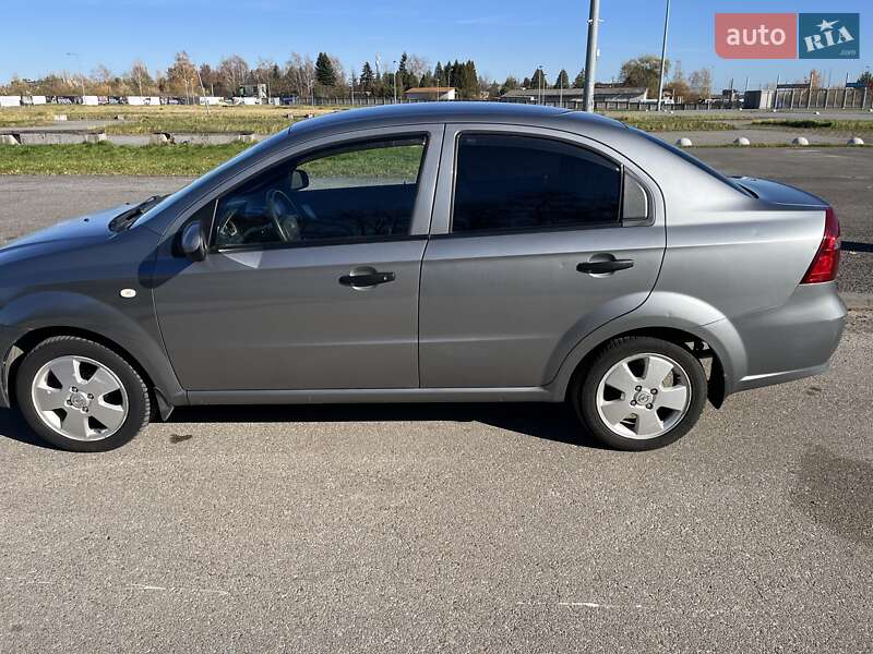 Седан Chevrolet Aveo 2009 в Львове