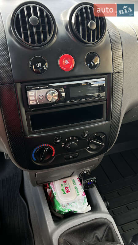 Хэтчбек Chevrolet Aveo 2003 в Белой Церкви