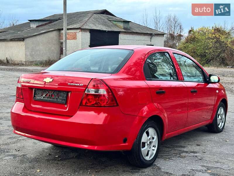 Седан Chevrolet Aveo 2011 в Охтирці