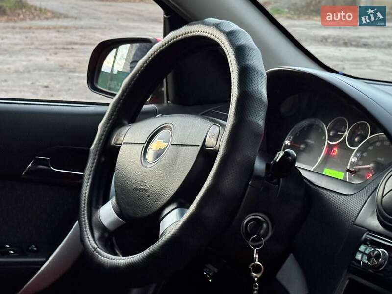 Седан Chevrolet Aveo 2011 в Охтирці