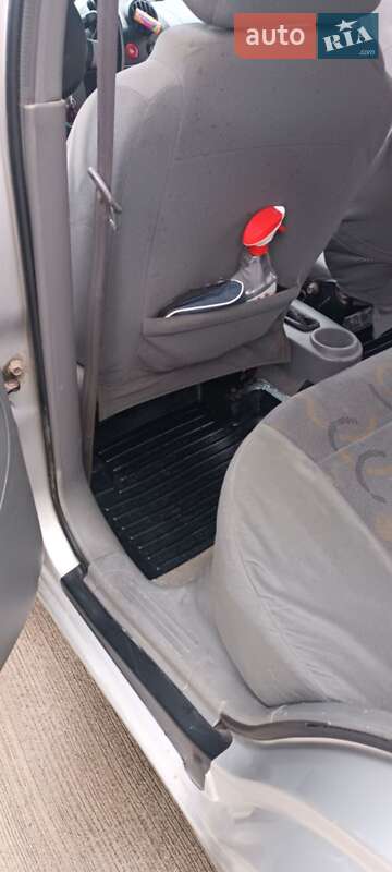 Седан Chevrolet Aveo 2004 в Бердичеве