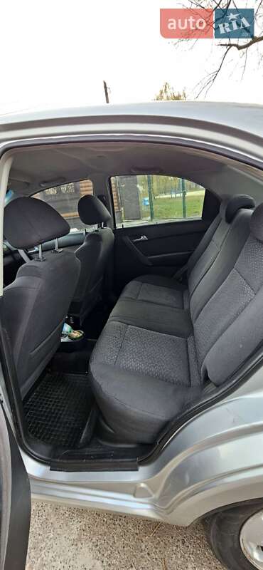 Седан Chevrolet Aveo 2006 в Прилуках