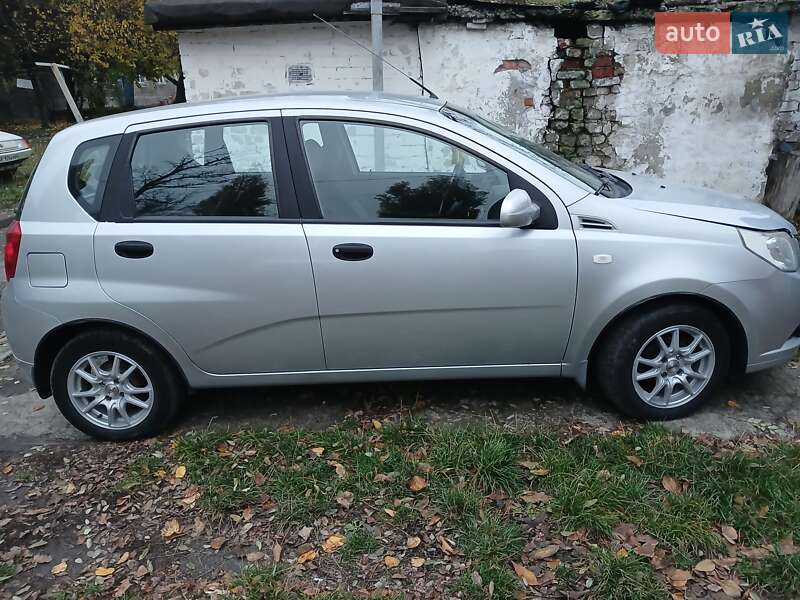 Хэтчбек Chevrolet Aveo 2010 в Першотравенске