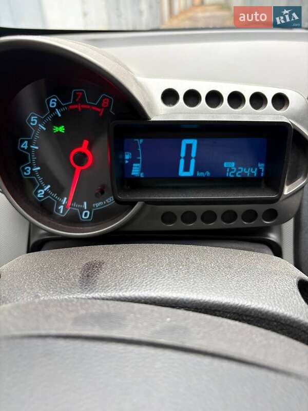 Седан Chevrolet Aveo 2014 в Киеве фото 5 Седан Chevrolet Aveo 2014 в Киеве