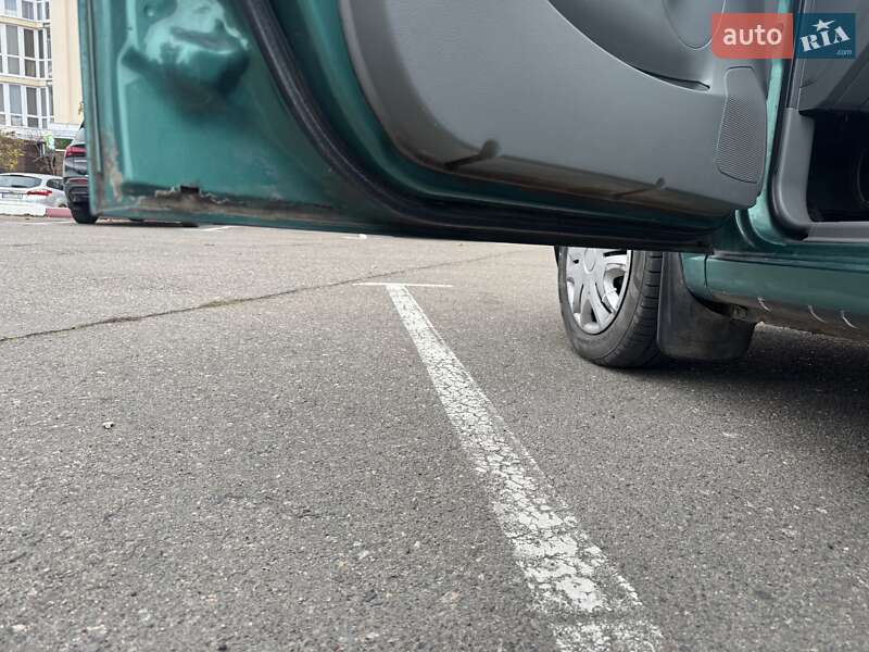 Седан Chevrolet Aveo 2004 в Николаеве