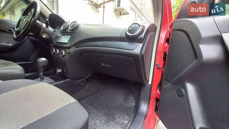 Седан Chevrolet Aveo 2010 в Дніпрі