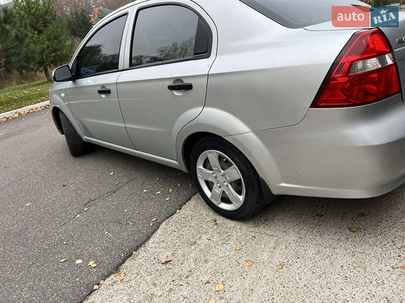 Седан Chevrolet Aveo 2009 в Киеве