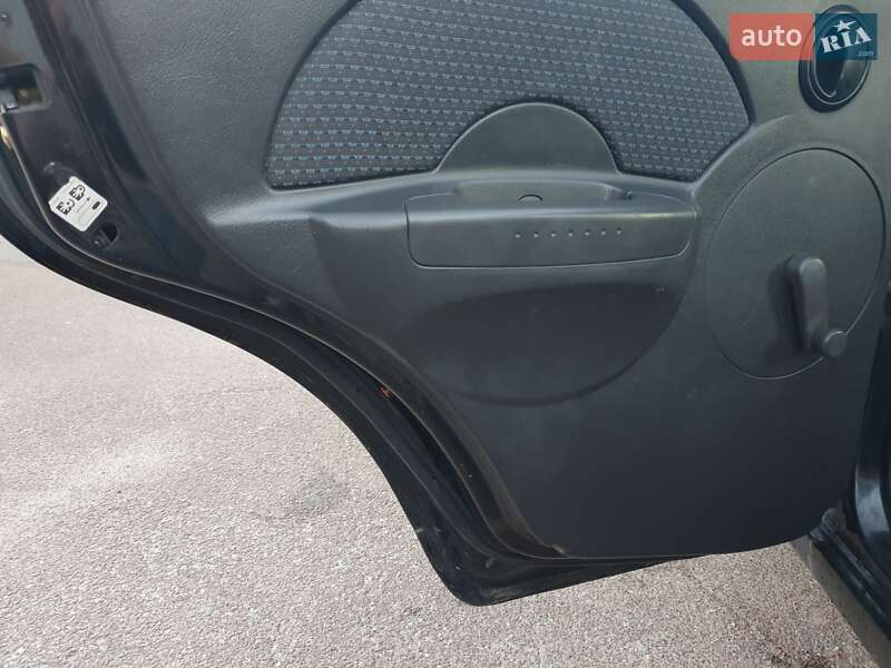 Седан Chevrolet Aveo 2006 в Киеве