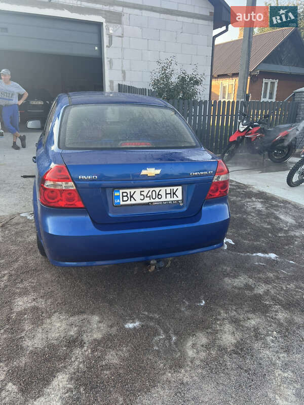 Седан Chevrolet Aveo 2010 в Сарнах