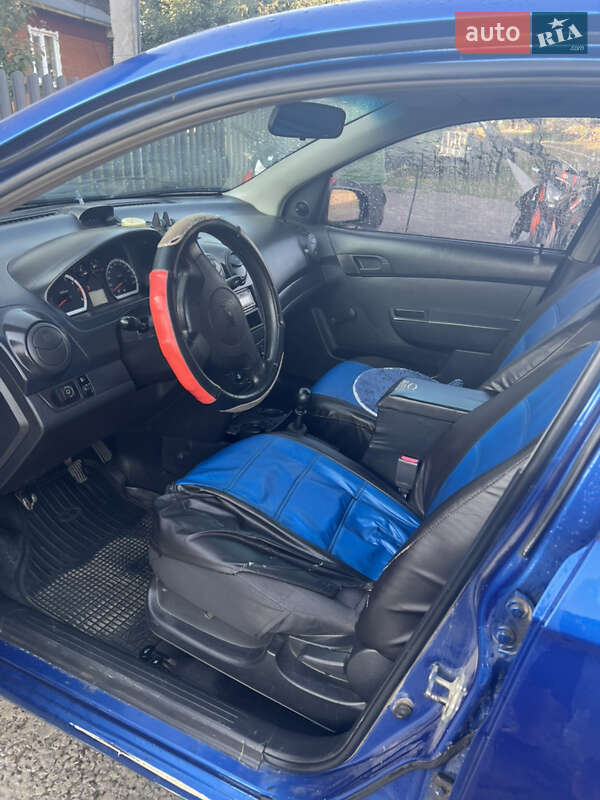 Седан Chevrolet Aveo 2010 в Сарнах