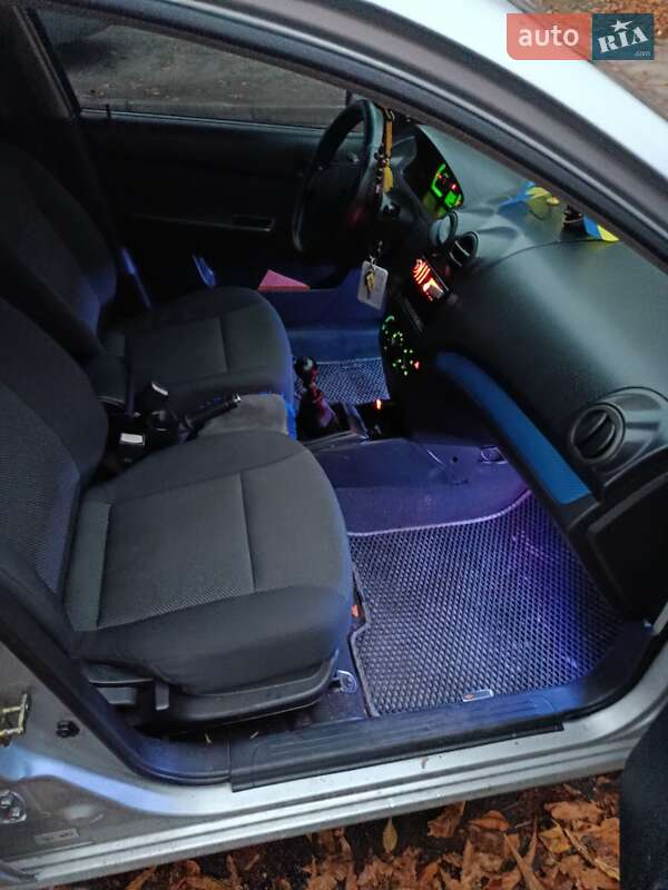 Седан Chevrolet Aveo 2006 в Нетешине