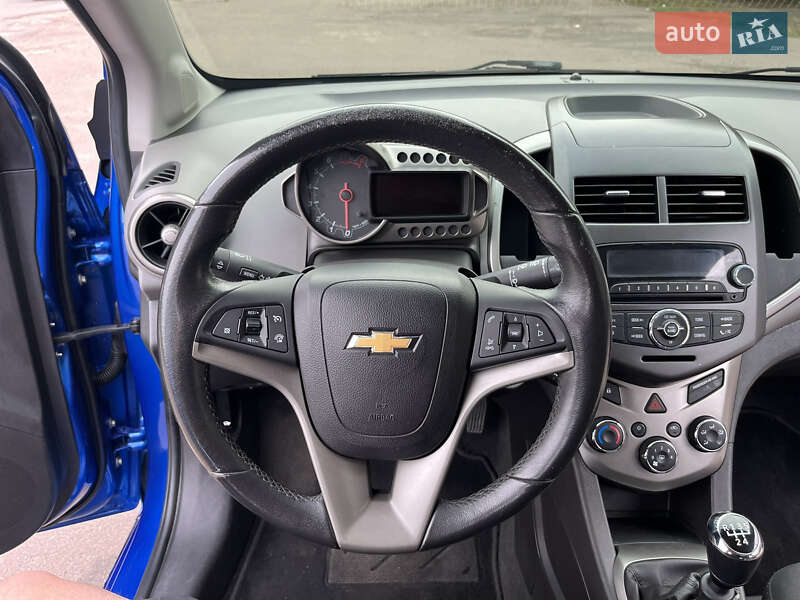 Хэтчбек Chevrolet Aveo 2012 в Киеве