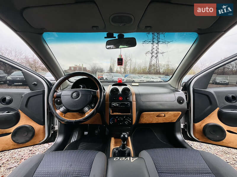 Хэтчбек Chevrolet Aveo 2005 в Харькове