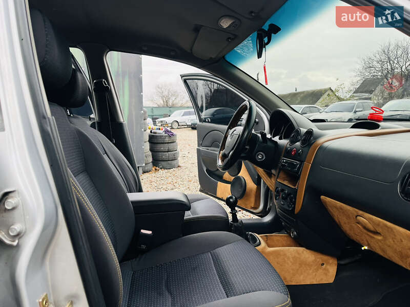 Хэтчбек Chevrolet Aveo 2005 в Харькове