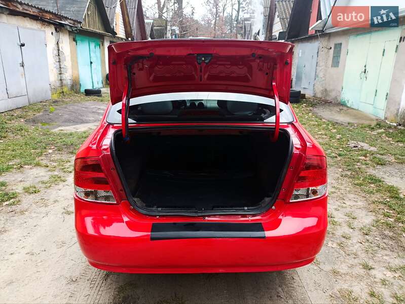 Седан Chevrolet Aveo 2004 в Житомире