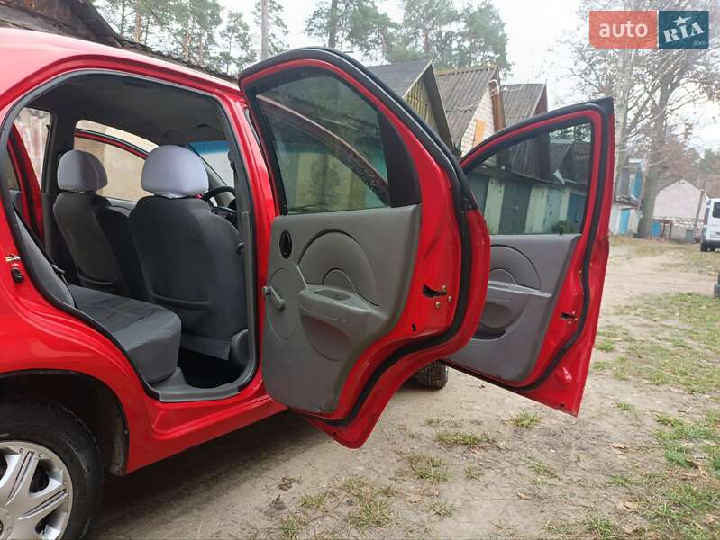 Седан Chevrolet Aveo 2004 в Житомире