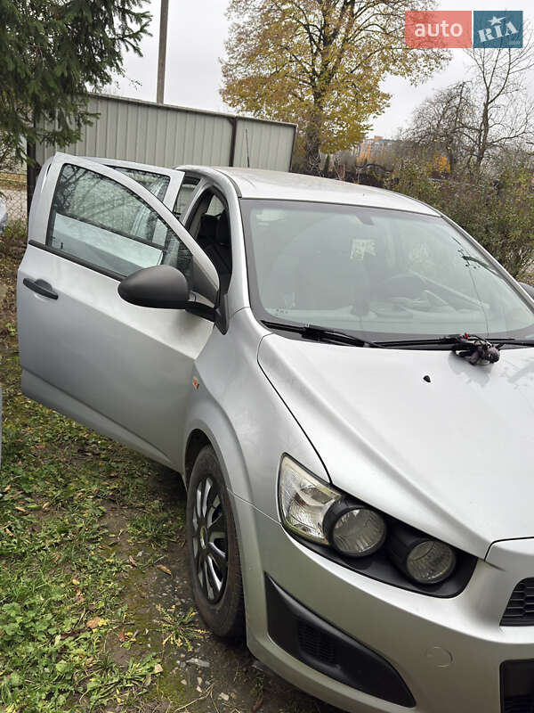 Хэтчбек Chevrolet Aveo 2012 в Ивано-Франковске