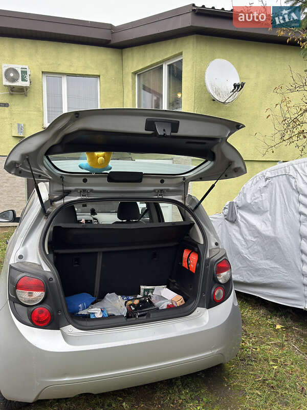 Хэтчбек Chevrolet Aveo 2012 в Ивано-Франковске