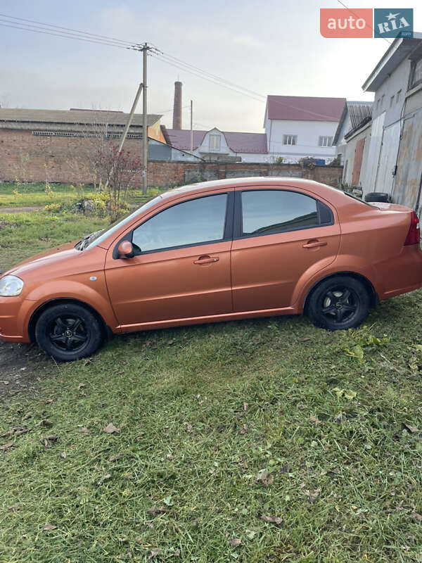 Седан Chevrolet Aveo 2007 в Хотине