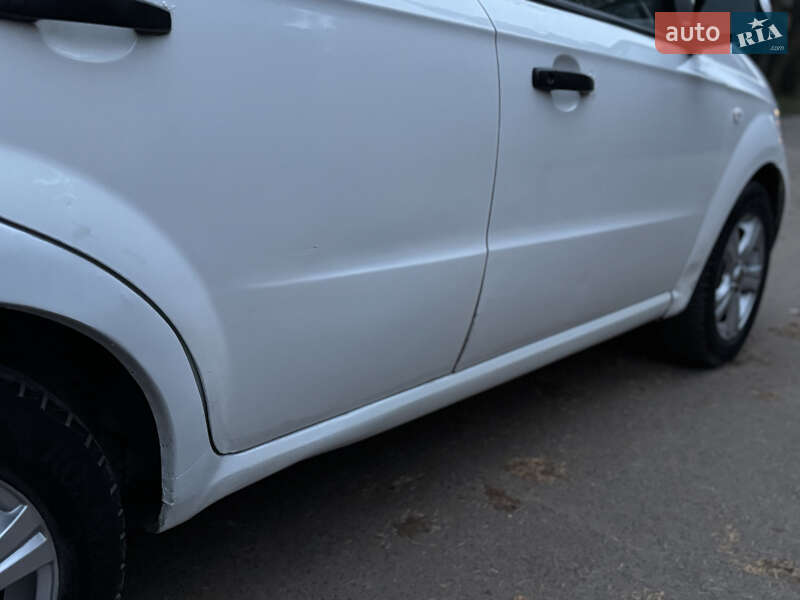 Седан Chevrolet Aveo 2006 в Львове