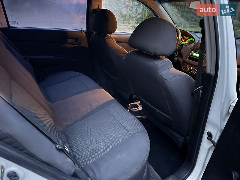 Седан Chevrolet Aveo 2006 в Львове