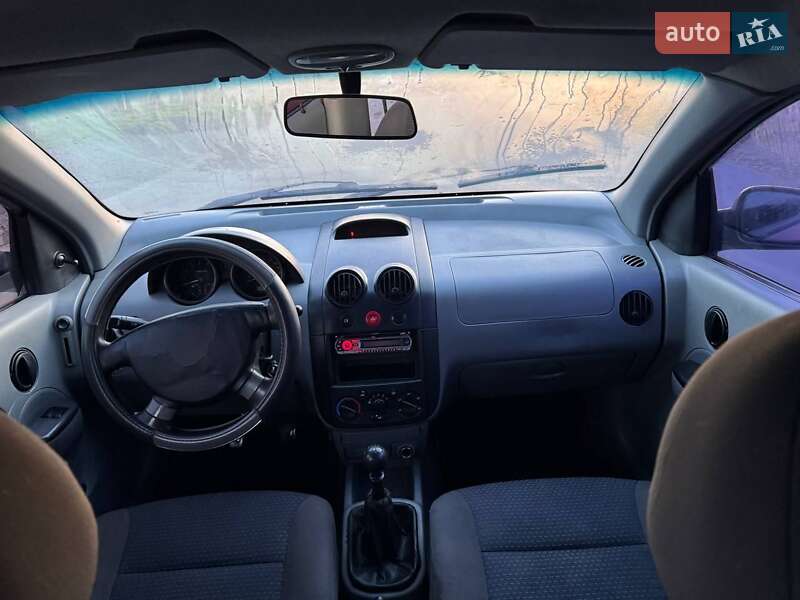 Хэтчбек Chevrolet Aveo 2005 в Николаеве фото 7 Хэтчбек Chevrolet Aveo 2005 в Николаеве