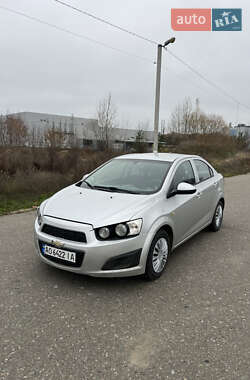 Седан Chevrolet Aveo 2012 в Києві