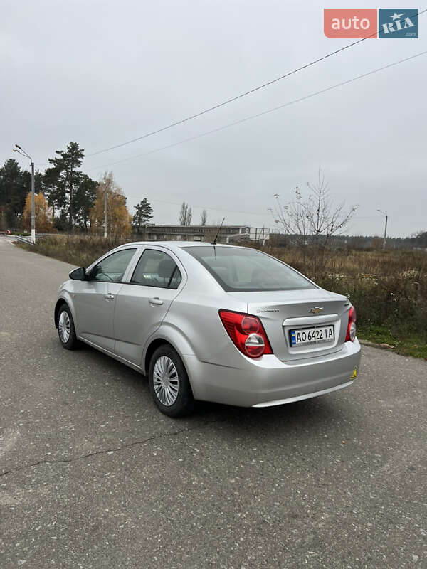Седан Chevrolet Aveo 2012 в Киеве