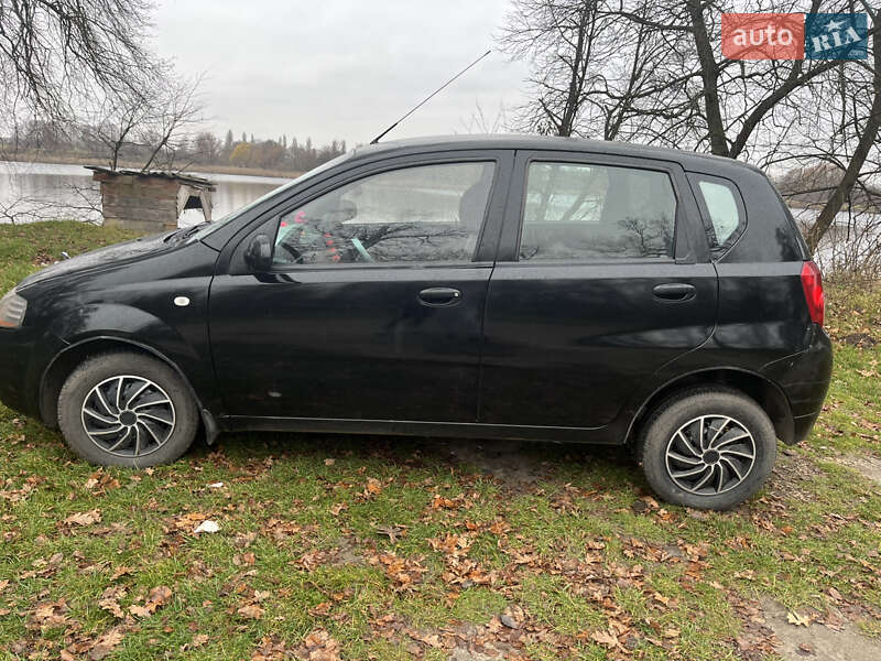 Хэтчбек Chevrolet Aveo 2006 в Полонном