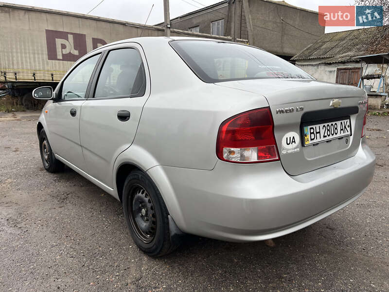Седан Chevrolet Aveo 2005 в Подольске