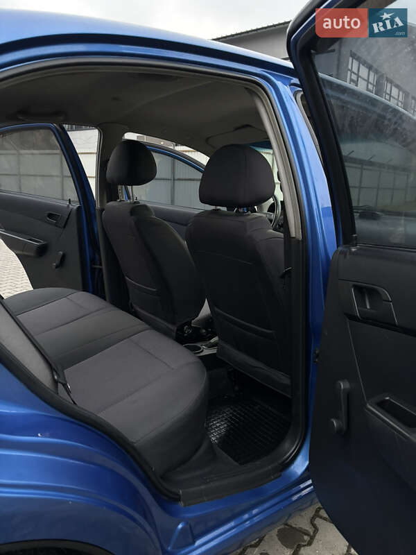 Седан Chevrolet Aveo 2010 в Львове