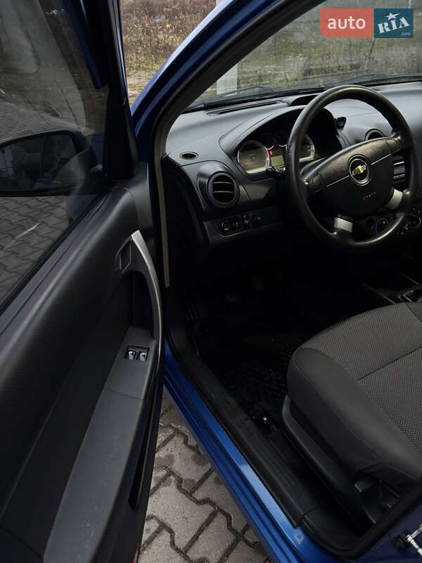 Седан Chevrolet Aveo 2010 в Львове