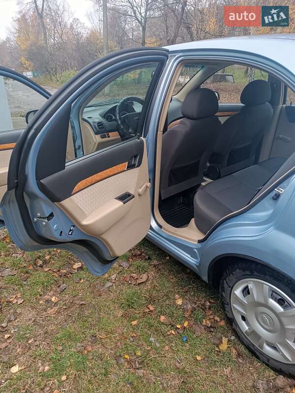 Седан Chevrolet Aveo 2008 в Звягеле