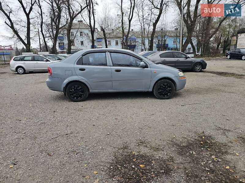 Седан Chevrolet Aveo 2004 в Каменском