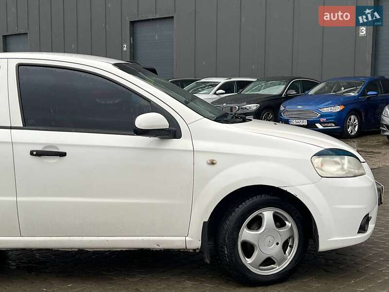 Седан Chevrolet Aveo 2006 в Львове